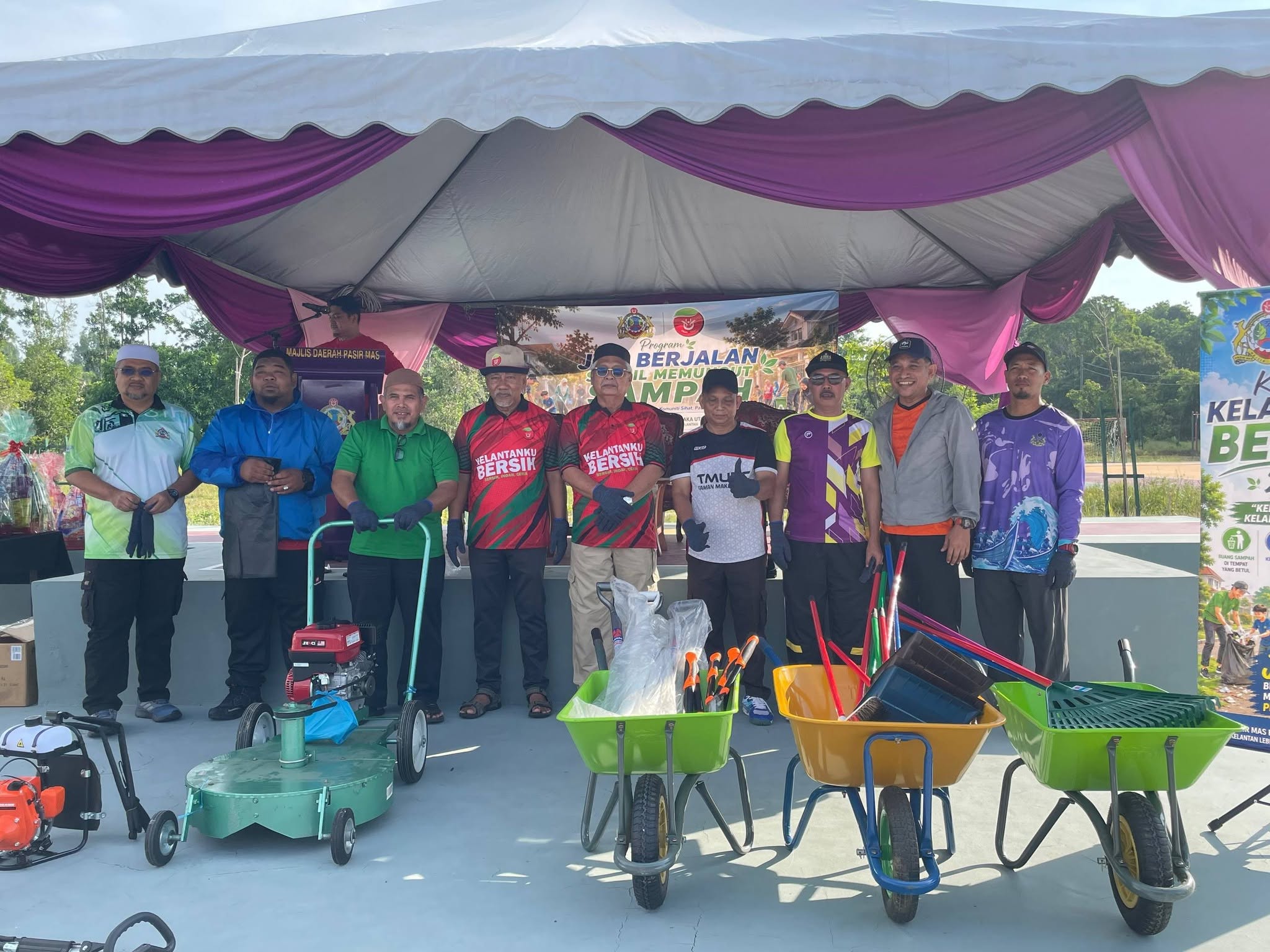 PROGRAM JOM BERJALAN SAMBIL MEMUNGUT SAMPAH